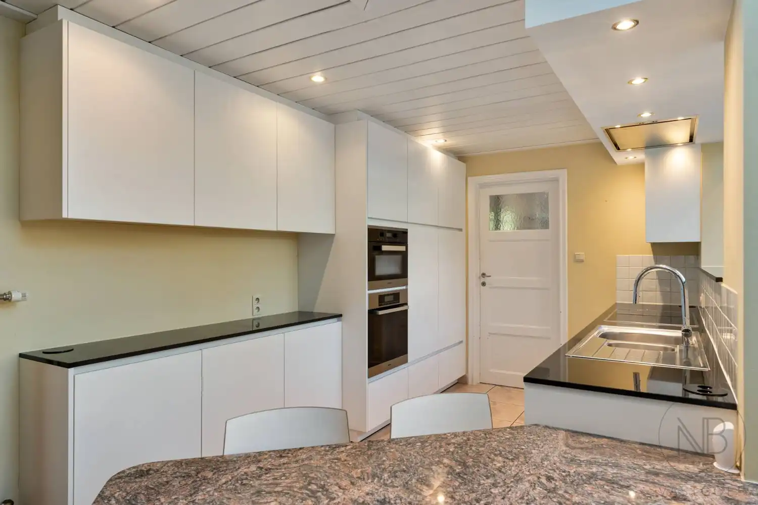 Karaktervolle woning met authentieke charme en lichtrijke tuinkamer! foto 14
