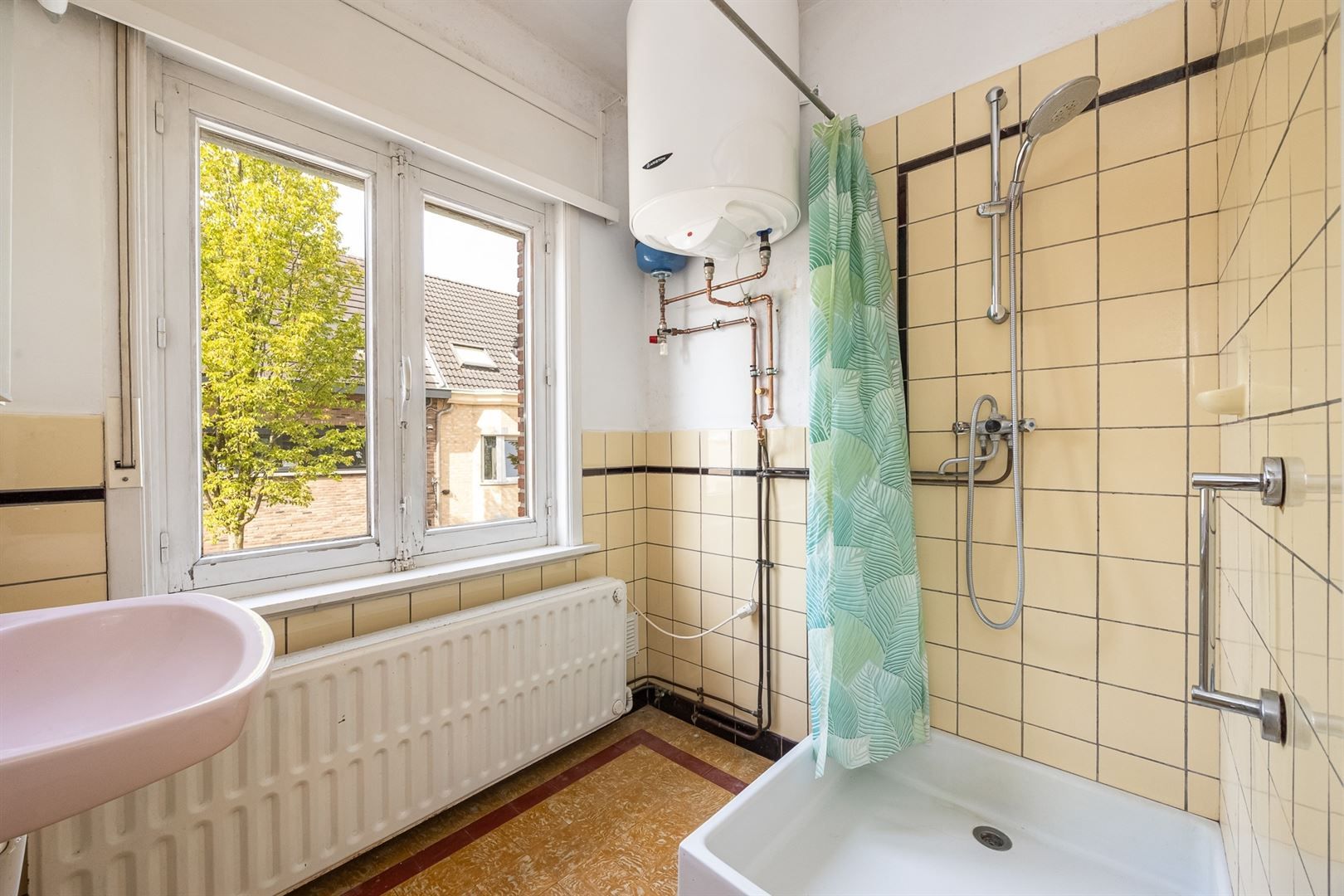 Halfopen woning in kindvriendelijke straat foto 17