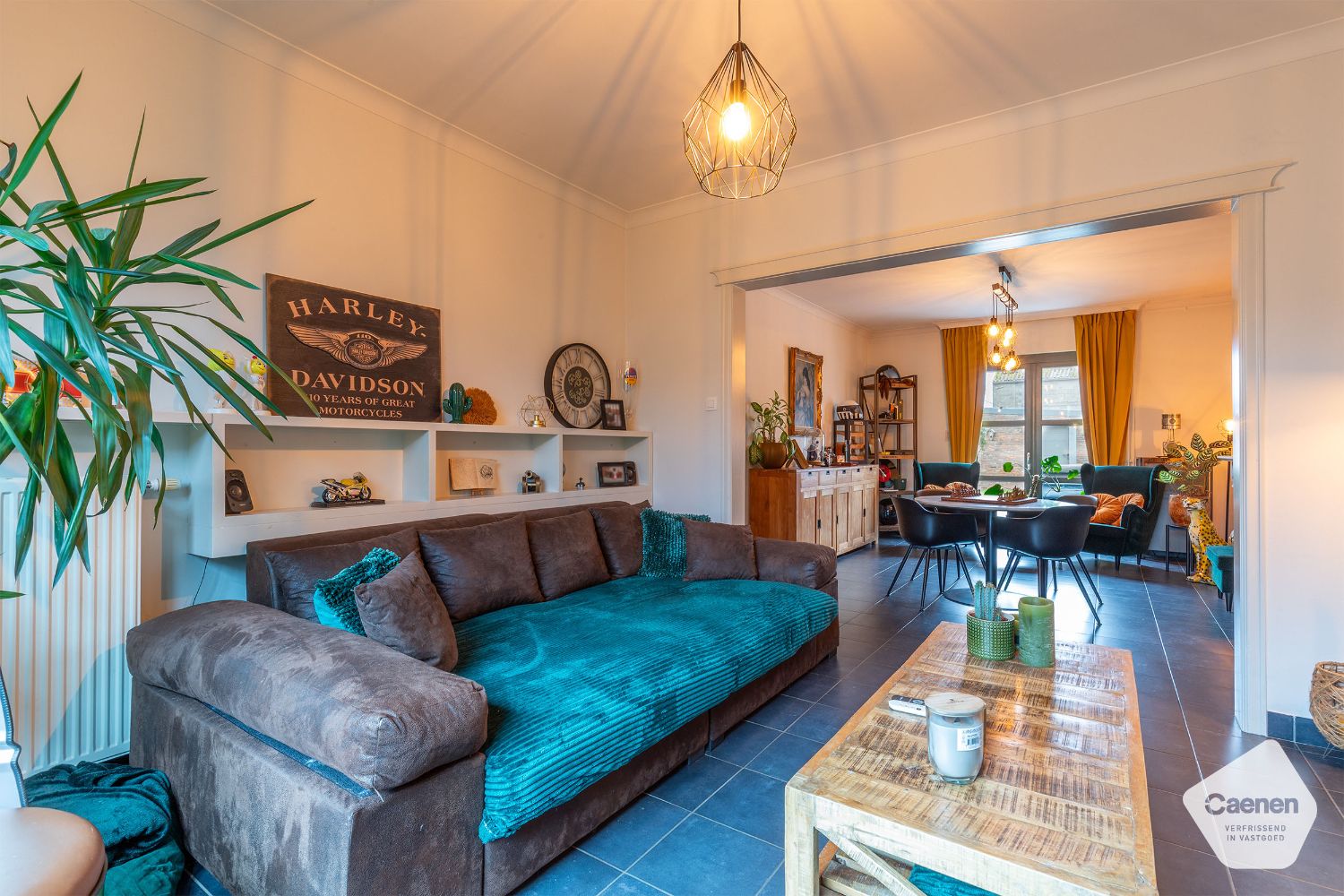 LEUKE HEDENDAAGSE WONING met 3 slaapkamers en een LOODS met oprit foto 2