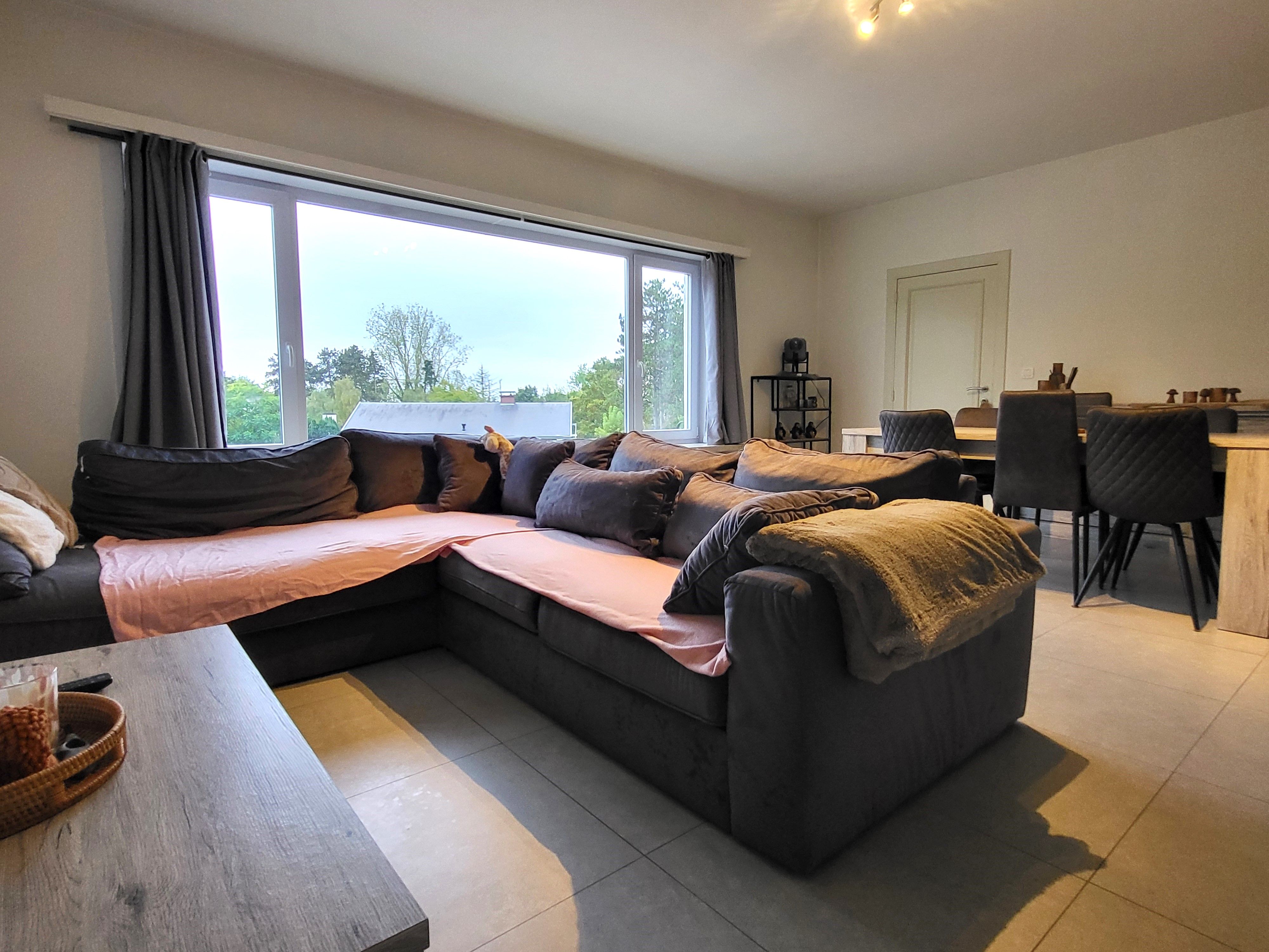 Prachtige koppelwoning met zonnige oprit/ terras, garage en 2 autostaanplaatsen.  foto 11