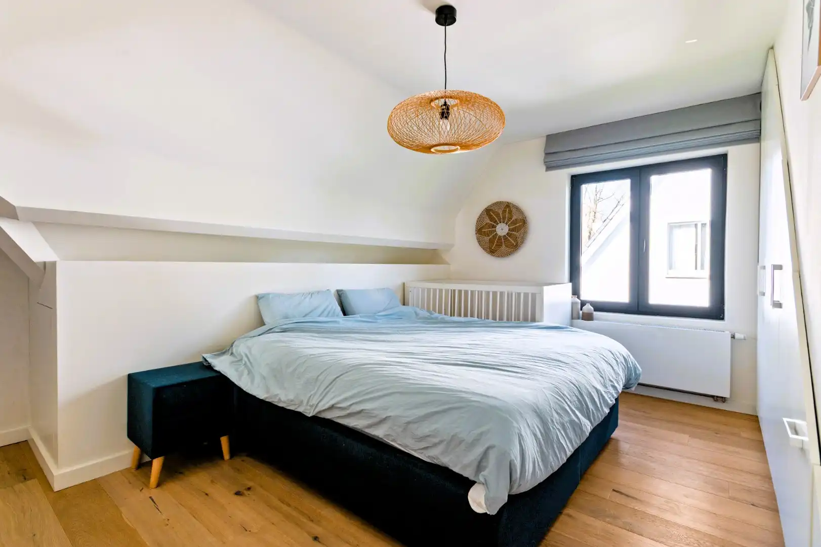 Instapklare vernieuwde woning op absolute topligging foto 11