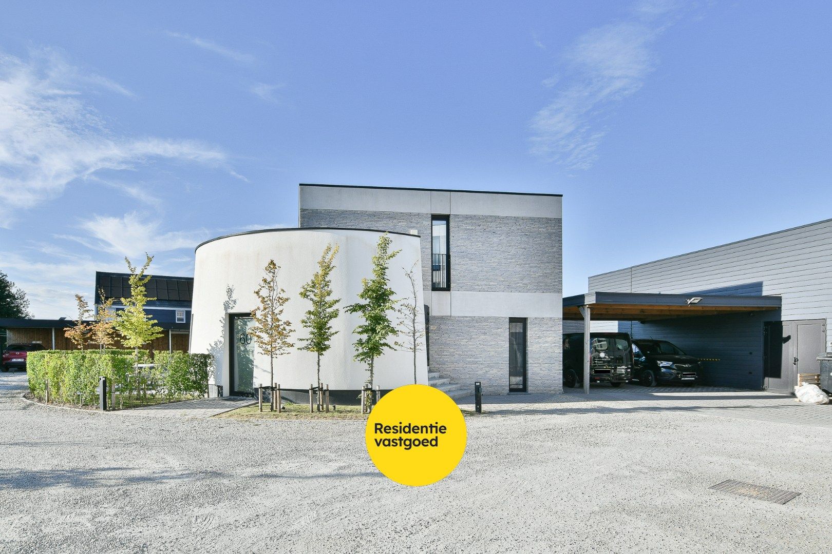 Uniek appartement inclusief carport met grote berging gelegen in een oude graanmolen foto 20