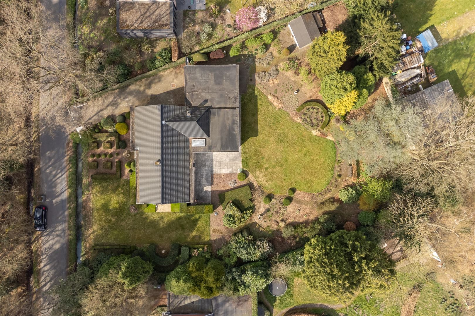 Te renoveren laagbouwvilla met Engelse tuin foto 35