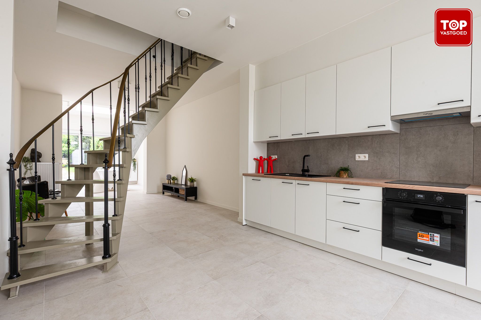 Totaal gerenoveerde woning (2024) met tuin en garage.  foto 5