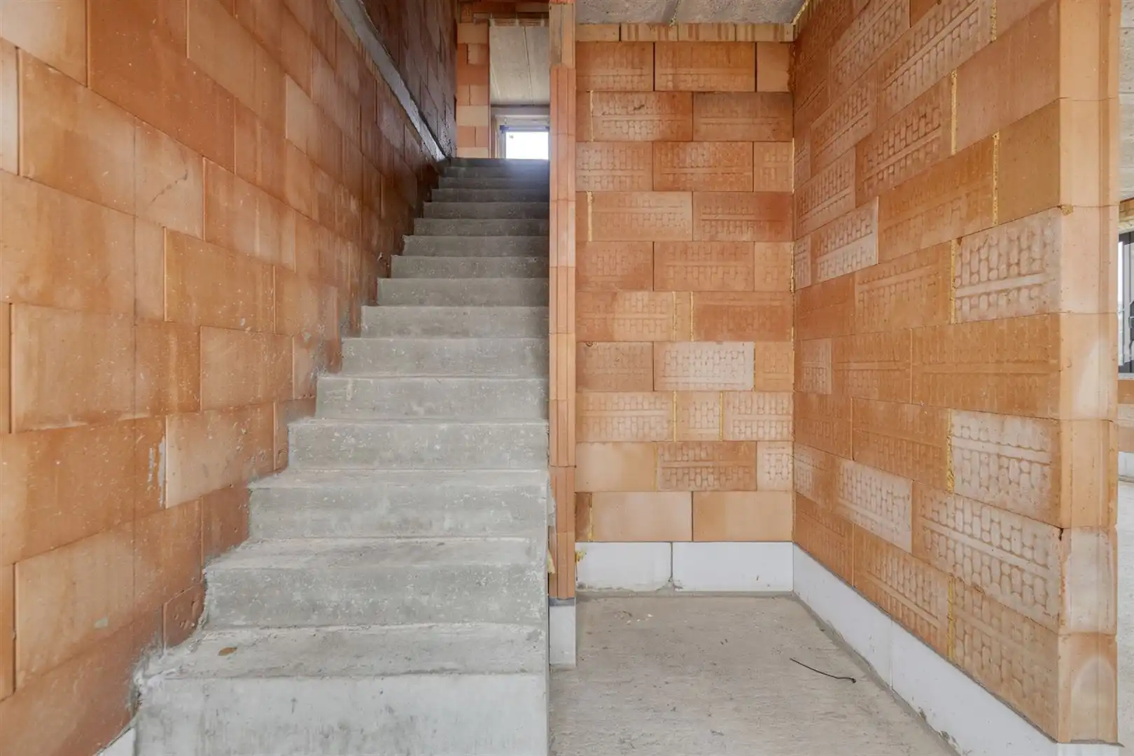 TE KOOP: Halfopen CASCO-nieuwbouwwoning met 4 slaapkamers! foto 4