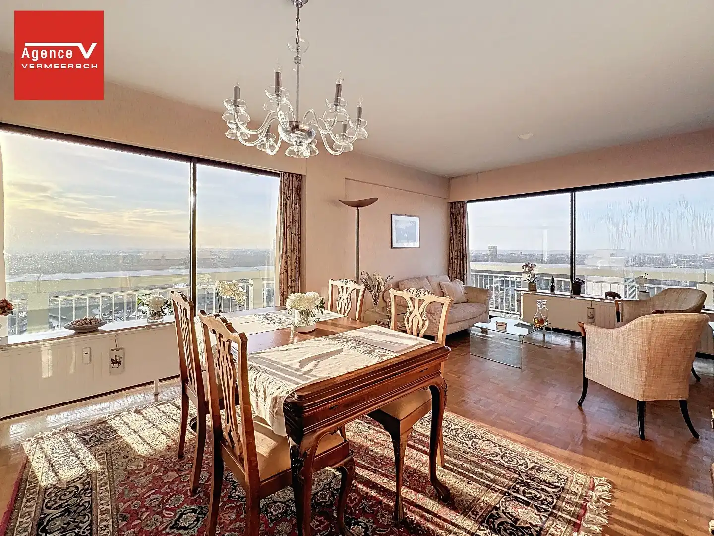 2-slaapkamerappartement met panoramisch zicht op stad én zee VERKOCHT NA EERSTE BEZOEKDAG! foto 2