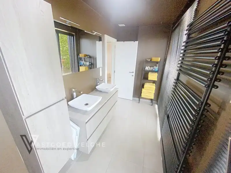 Moderne woning  van 151m² aan de rand van centrum-Genk foto 25