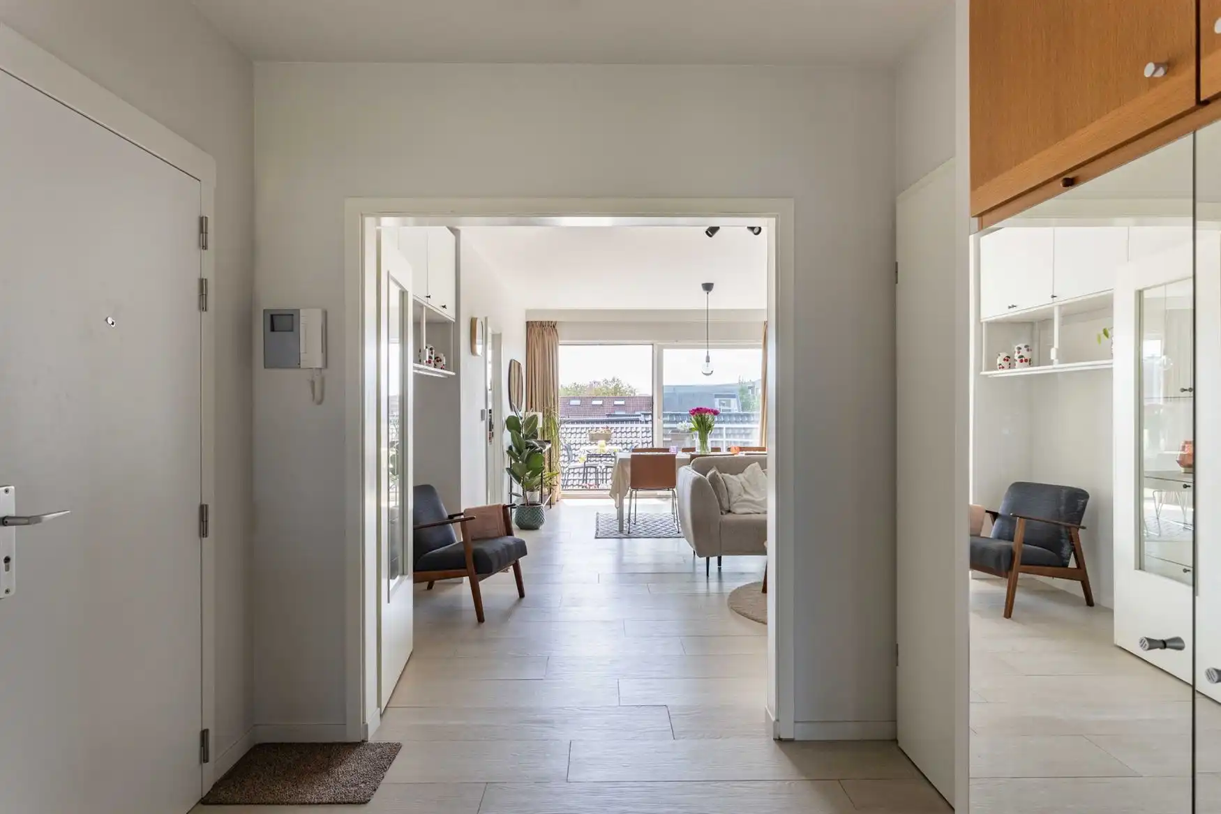 Stijlvol gerenoveerd appartement met 2 terrassen en uniek uitzicht. foto 11