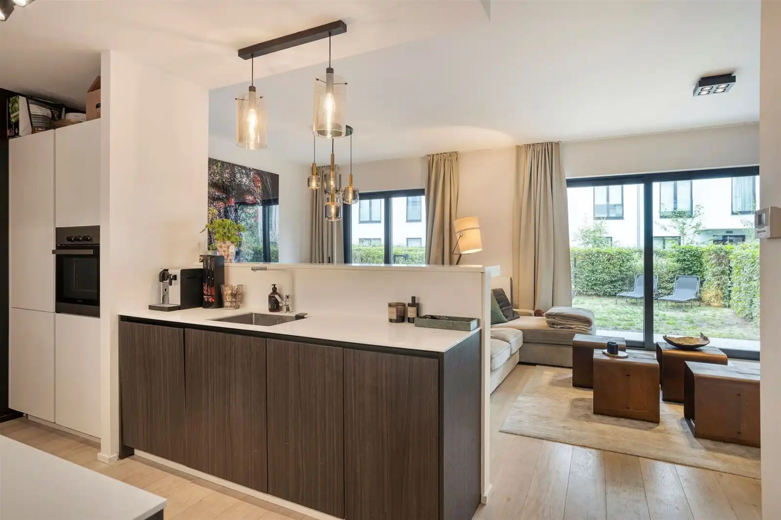Prachtig recent gelijkvloers appartement met 2 slaapkamers, tuin en parking foto 11