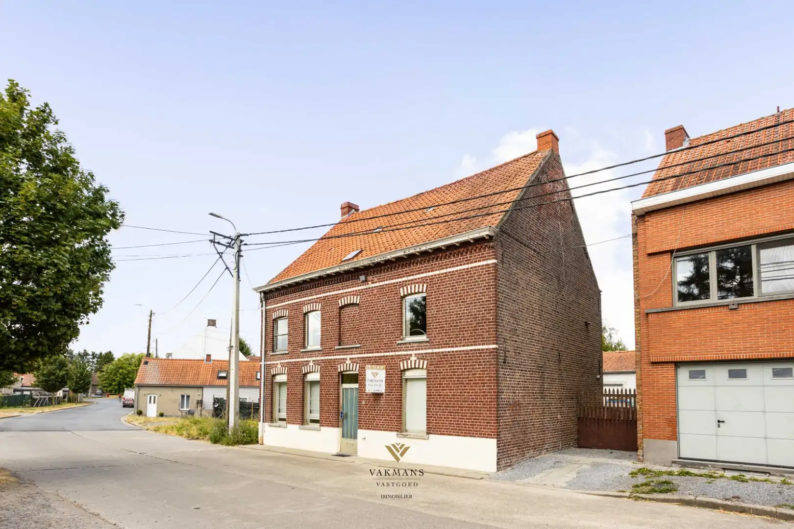 Te renoveren woning op den buiten met veel ruimte en tuin foto 7