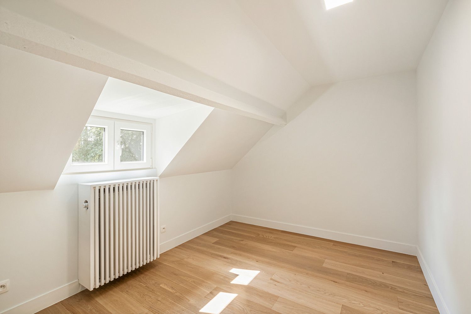 Gerenoveerde hoeve op 1313 m² met inrijlaan. foto 34