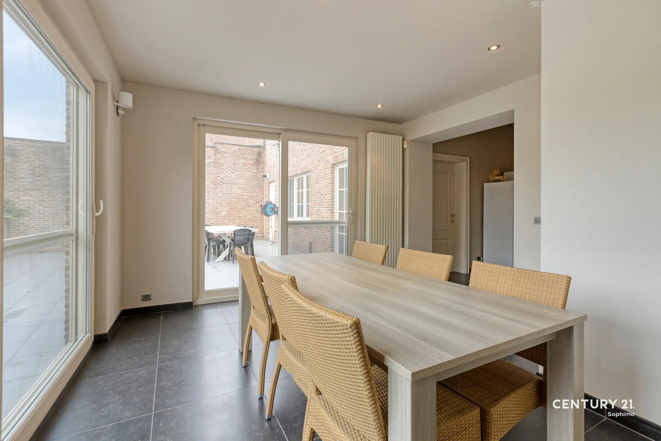 Instapklare woning met vier slaapkamers op perceel van 11a22 foto 13
