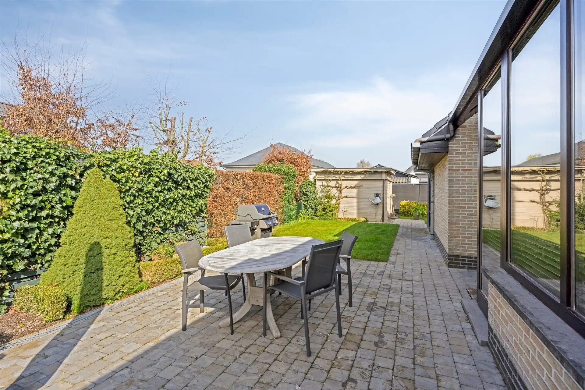 Villa in doodlopende straat foto 24