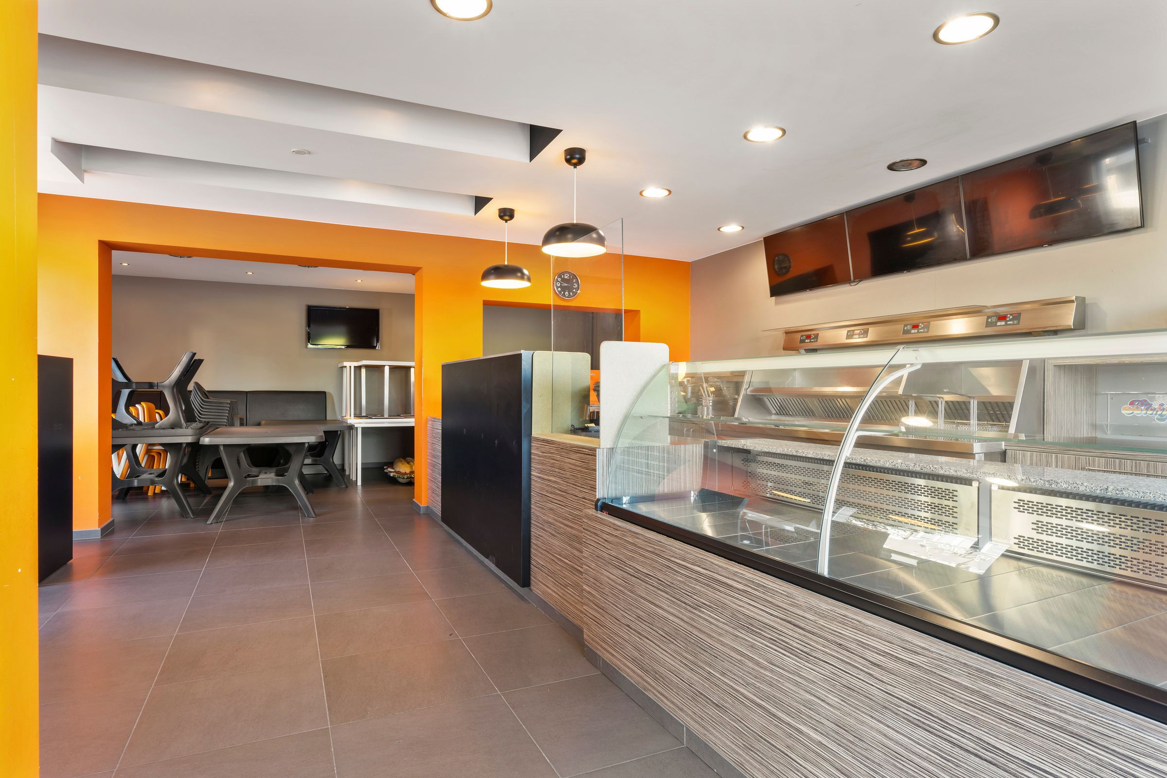 GERENOVEERD COMMERCIEEL PAND MET WOONST TOPLOCATIE foto 7