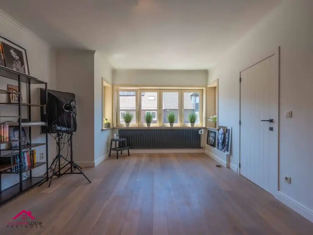 Instapklare woning met handelsruimte in gesloten bebouwing foto 28