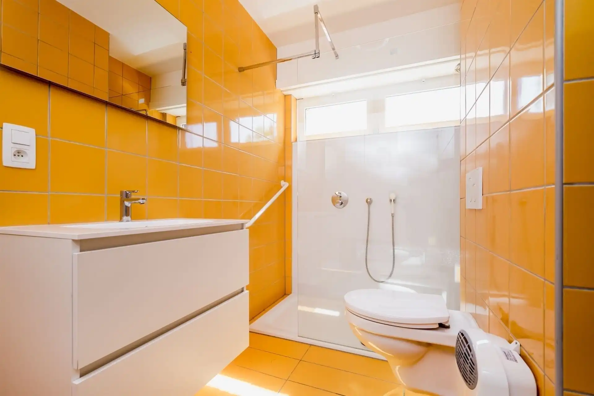 Ruime villa met 6 slaapkamers, zonnige tuin, 2 garages en oprit in rustige woonwijk te Lier foto 16