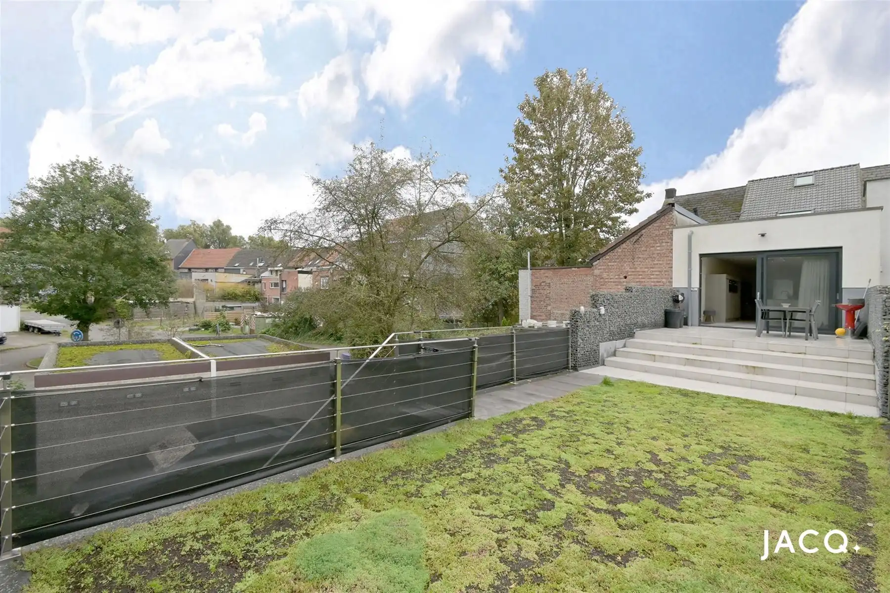 Gerenoveerde woning met 2slpk's, ruim terras en garage! foto 16