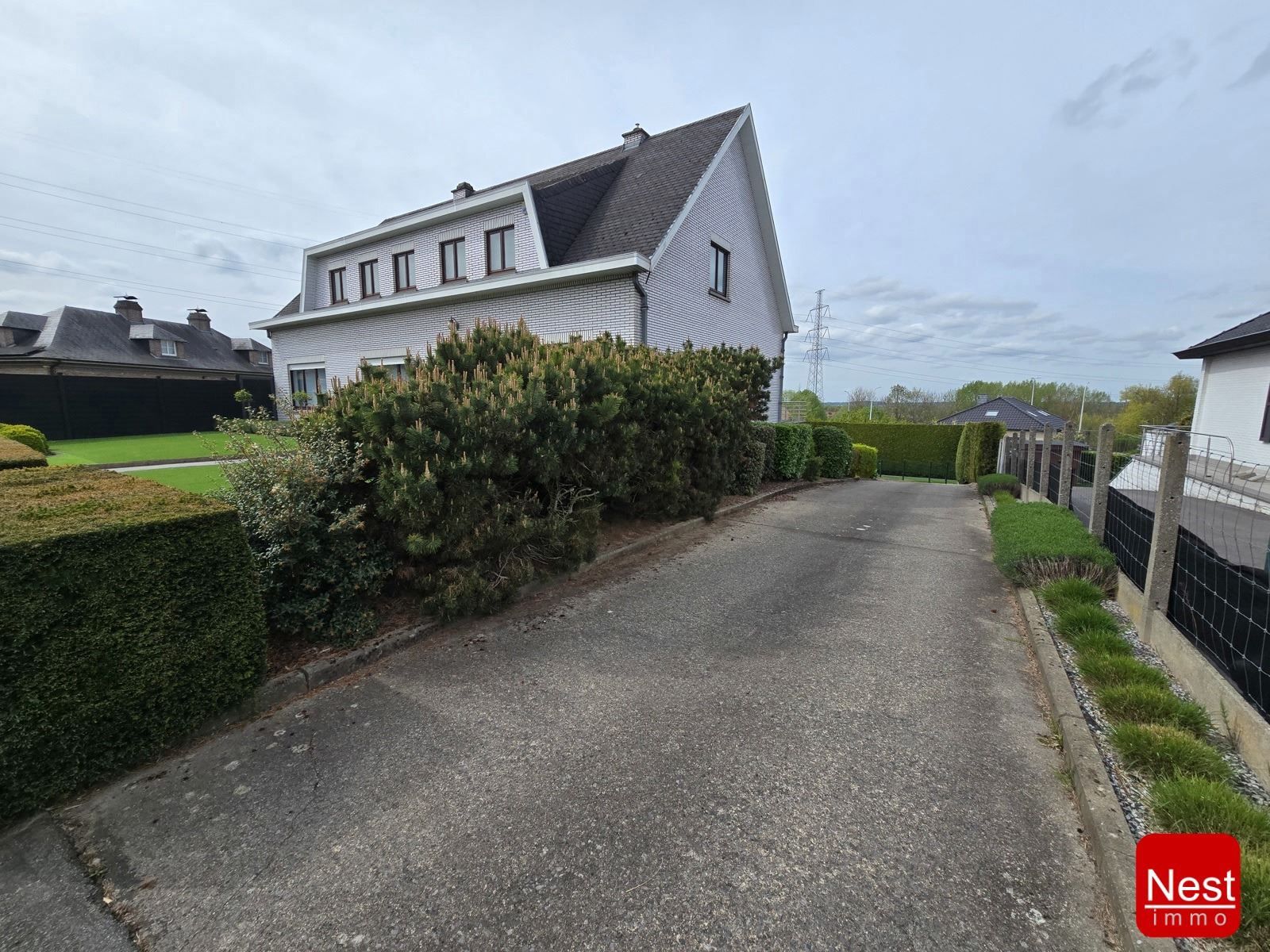 Polyvalente villa met  zeer grote loods foto 2