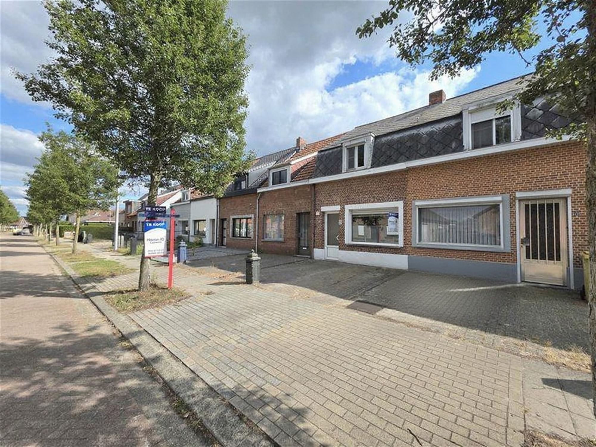 Burgerswoning met 2 à 3 slpks, parking en tuin met ingang foto 2
