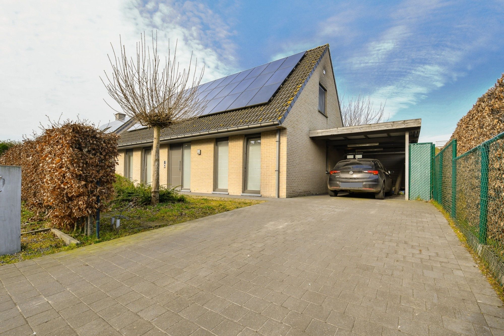 Centraal gelegen ruime energiezuinige woning (ENERGIELABEL A) foto {{pictureIndex}}
