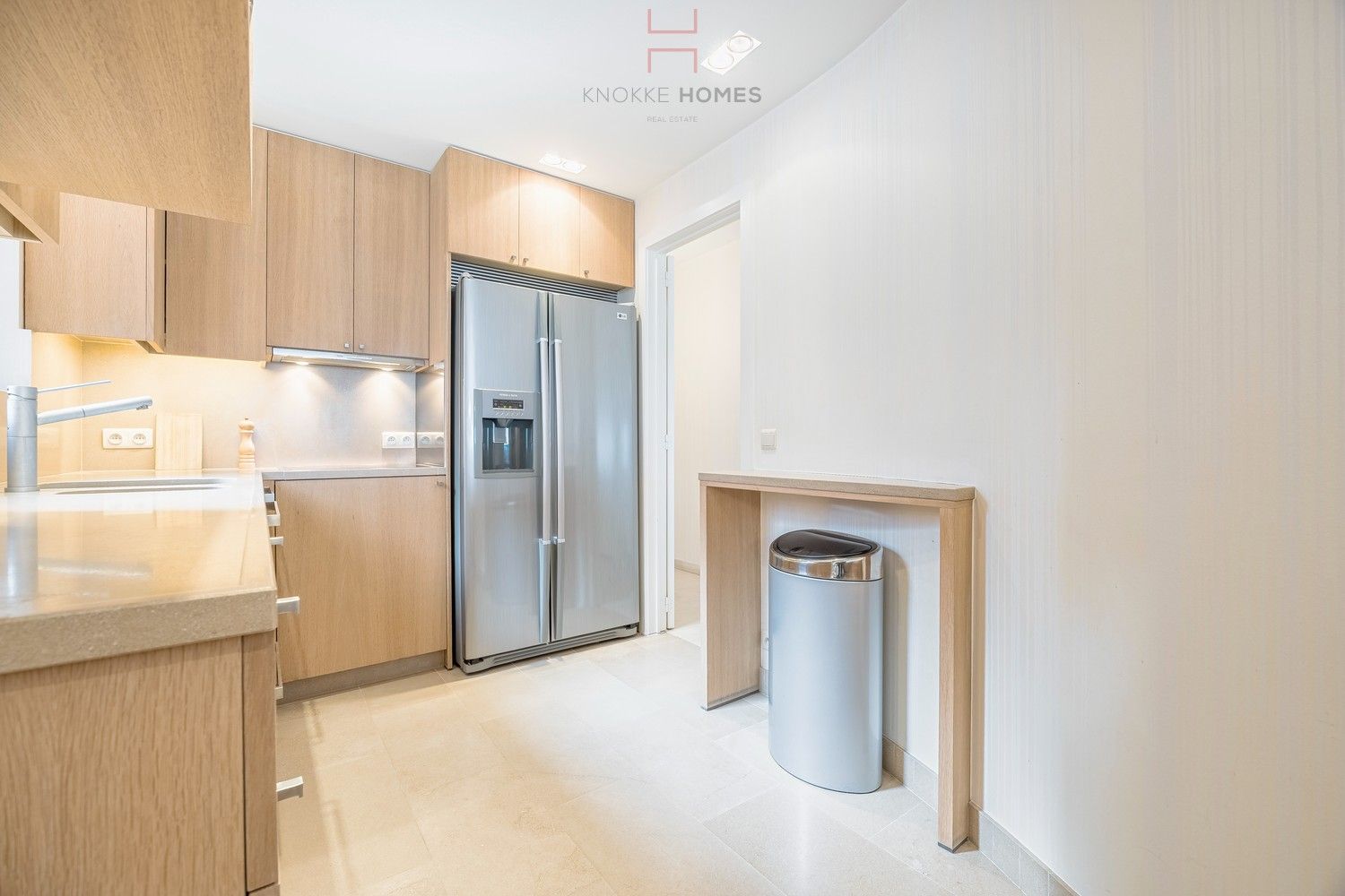 Stijlvol gemeubeld appartement met frontaal zeezicht in Duinbergen foto 11