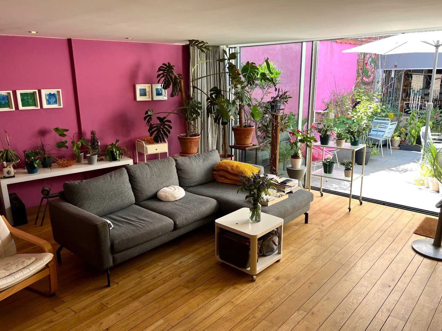 Kleurrijk, karaktervol en compleet uniek huis te koop pal in het centrum te Heule! foto 14