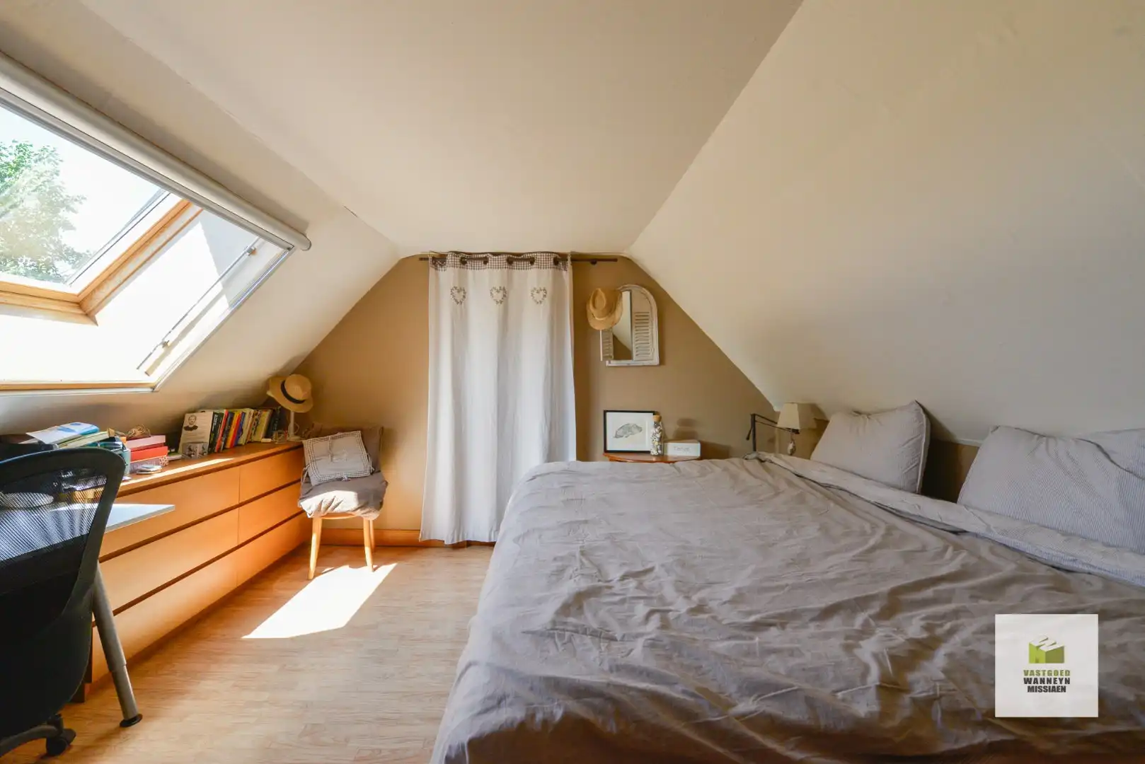 Idyllisch gelegen woning op 3.928 m2 met natuurlijke zwemvijver en 360° vergezicht foto 23