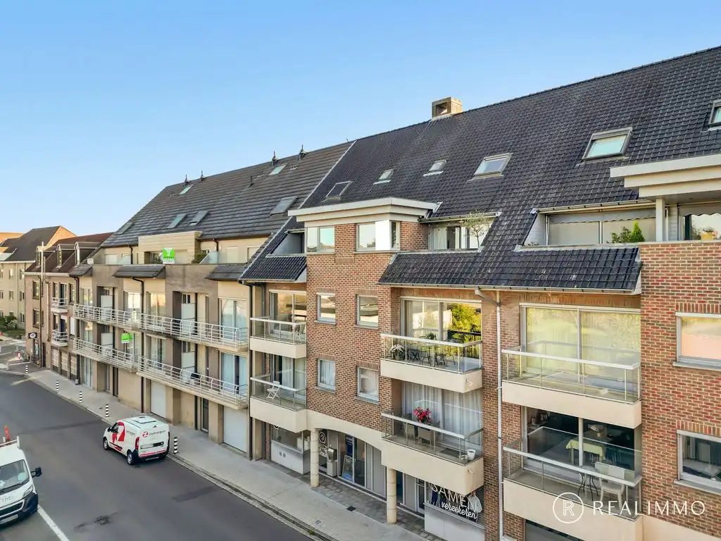 Ruim appartement met 3 slaapkamers én garage in het hartje Zwevegem! foto {{pictureIndex}}