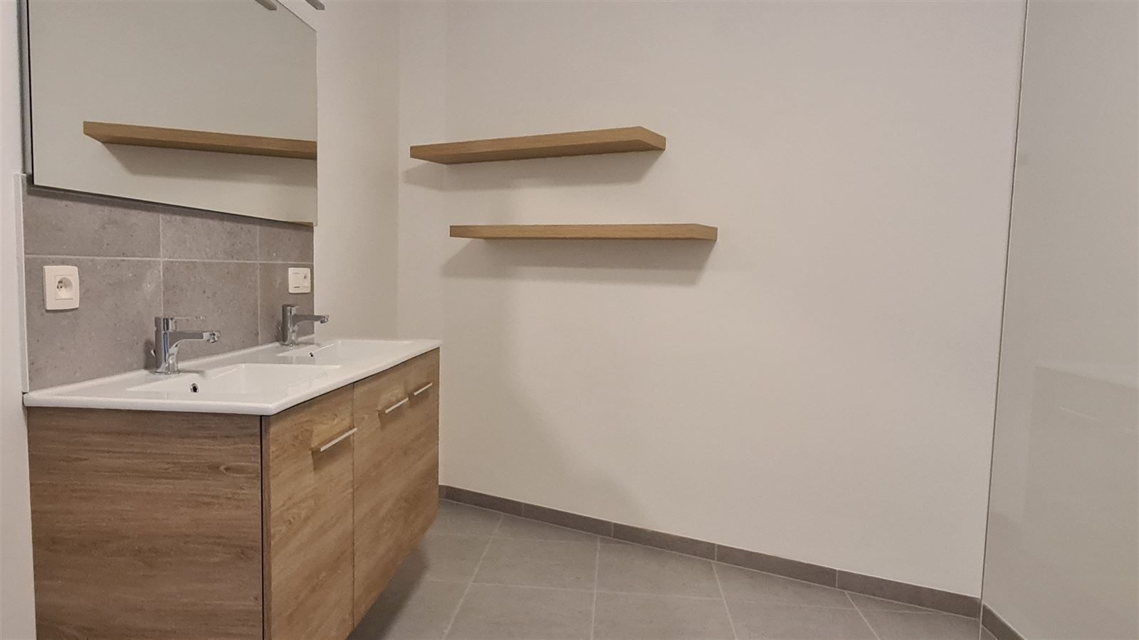Modern nieuwbouwappartement te huur in het centrum van Bilzen foto 11
