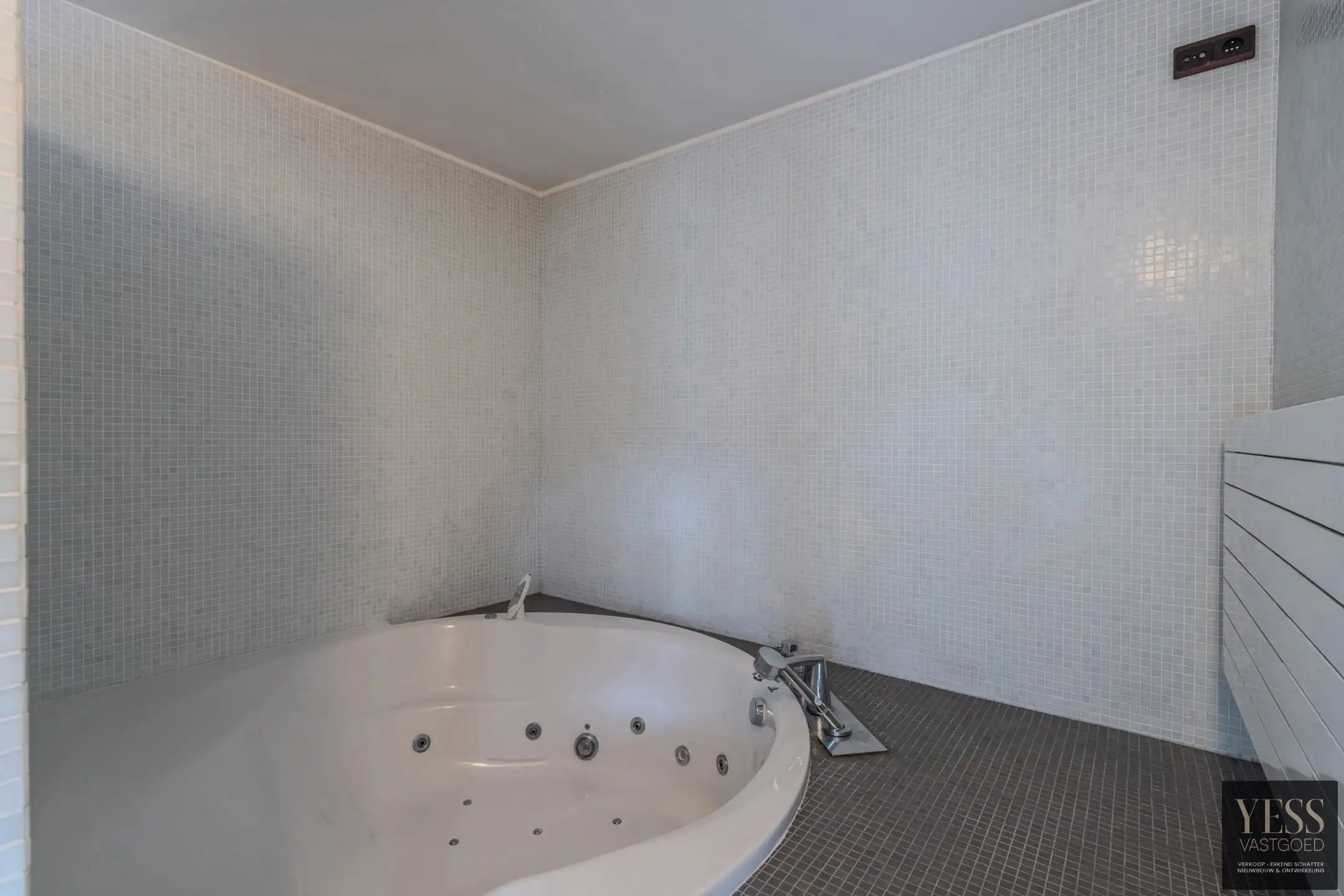 Uniek penthouse + magazijn/atelier en ruim terras Oudenburg! foto 15