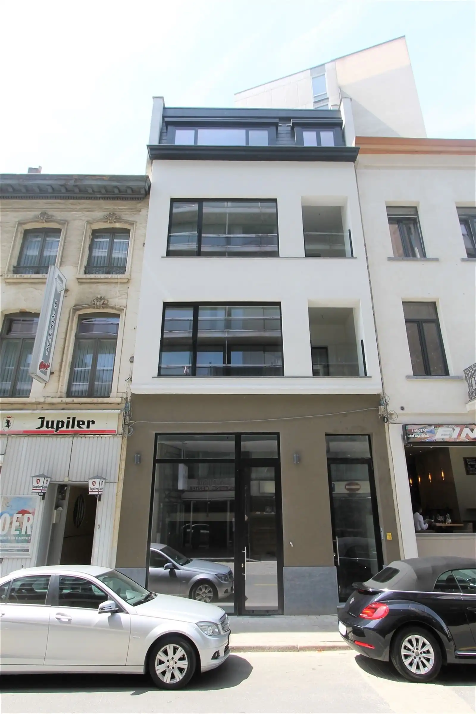 VOLLEDIG GERENOVEERD & GEMEUBELD APPARTEMENT IN HET HART VAN DE DIAMANTBUURT foto 2