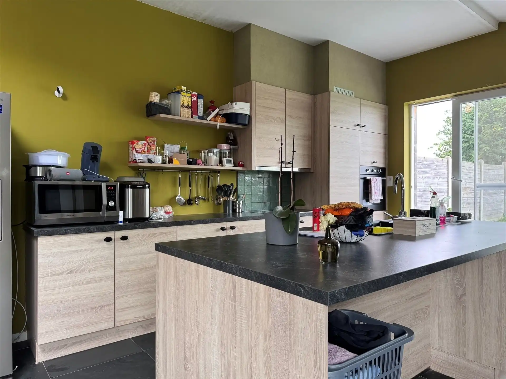 Gunstig gelegen halfopen bebouwing met grote tuin. foto 8