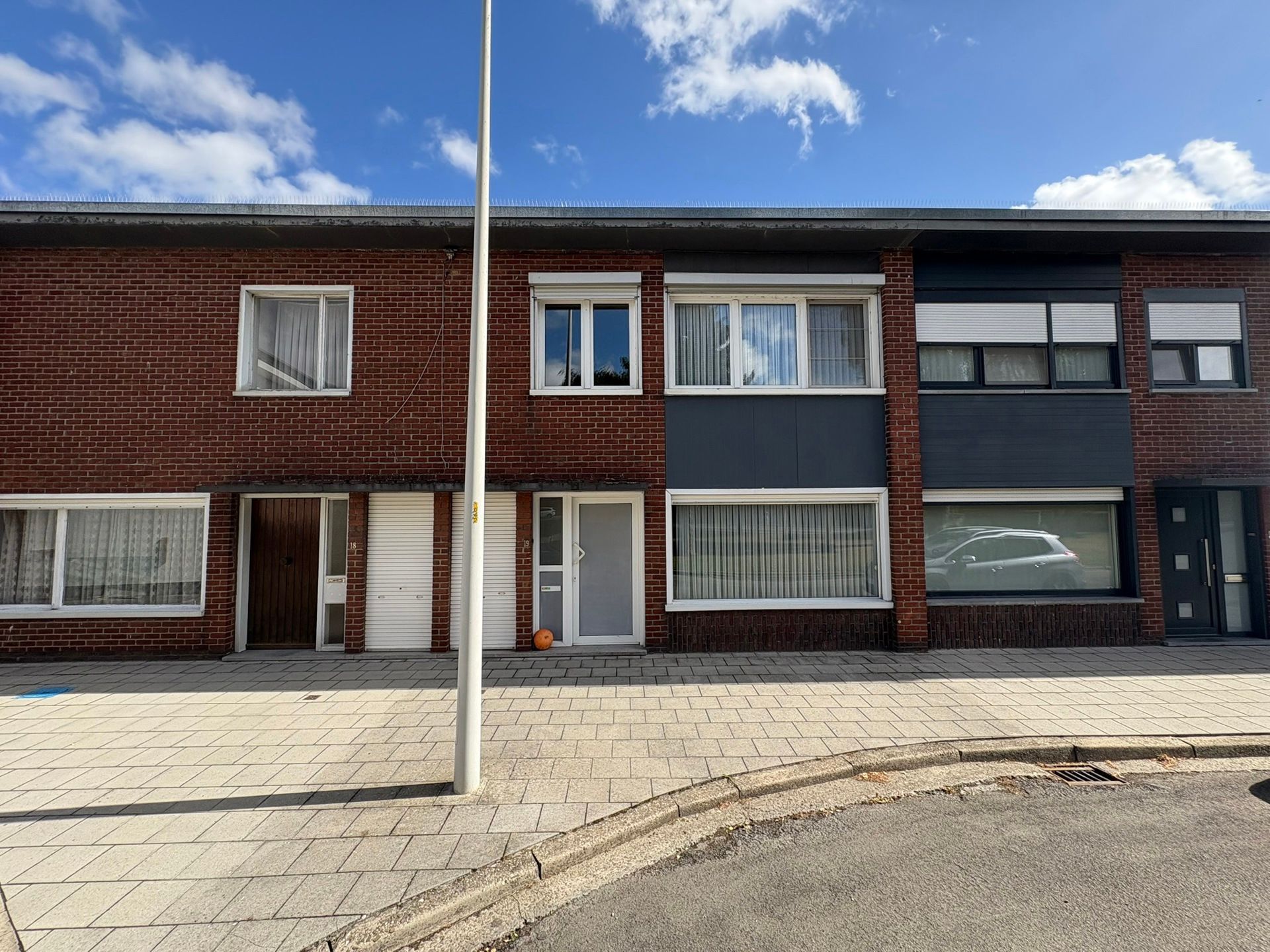 Rijwoning in kindvriendelijke buurt, centrum Deinze foto {{pictureIndex}}