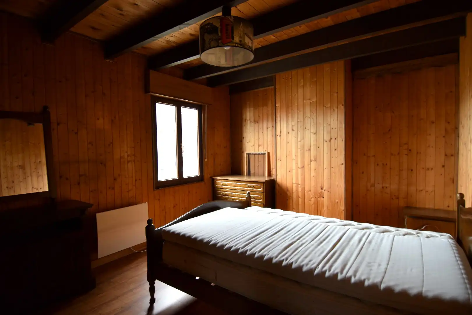 Te renoveren woning met 3 slaapkamers mét uitweg, ruime zolder en zonnig terras te koop in hartje Rekkem foto 11