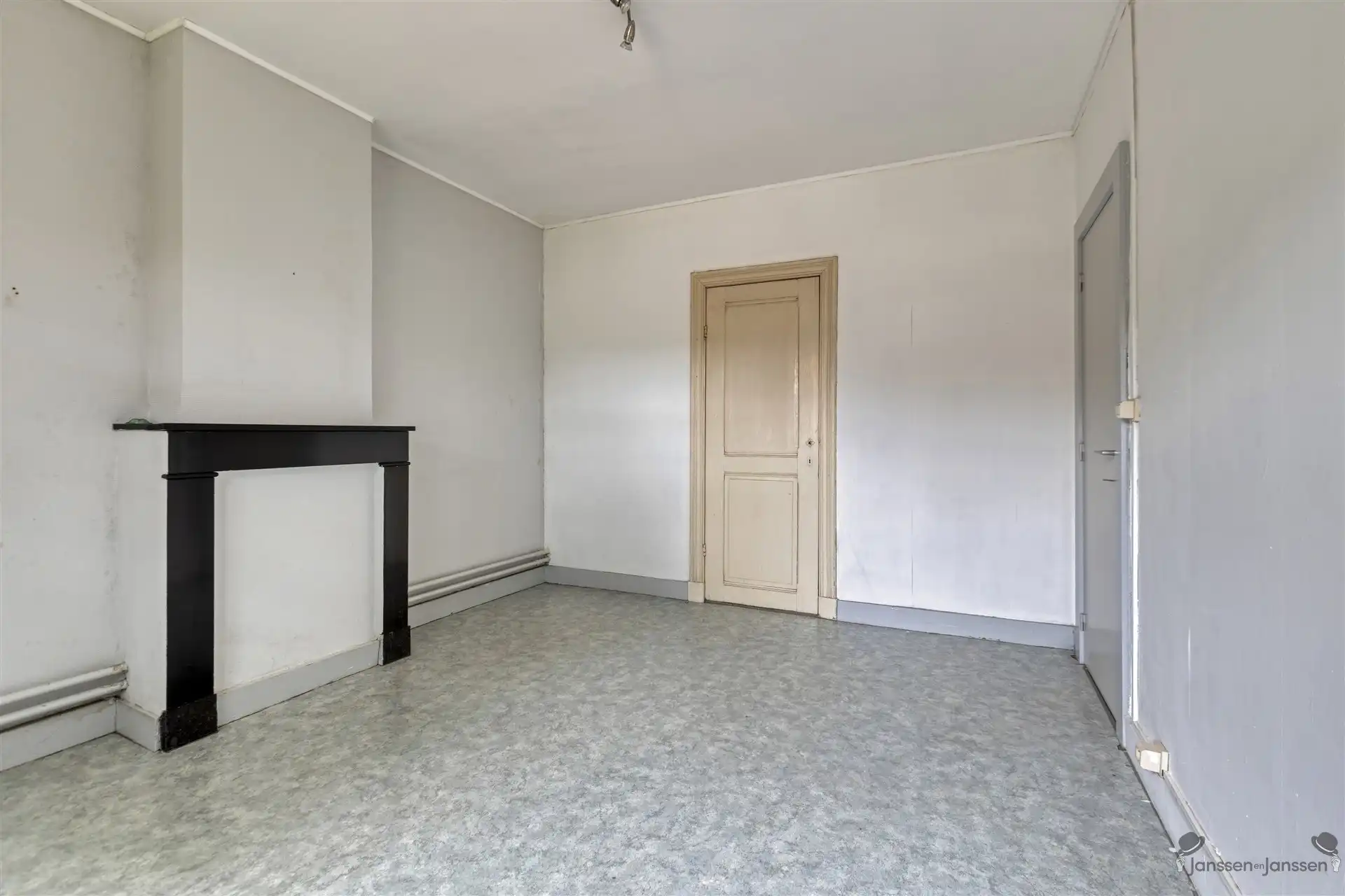 Karaktervolle halfopen bebouwing met potentieel en unieke ligging te Leopoldsburg foto 13