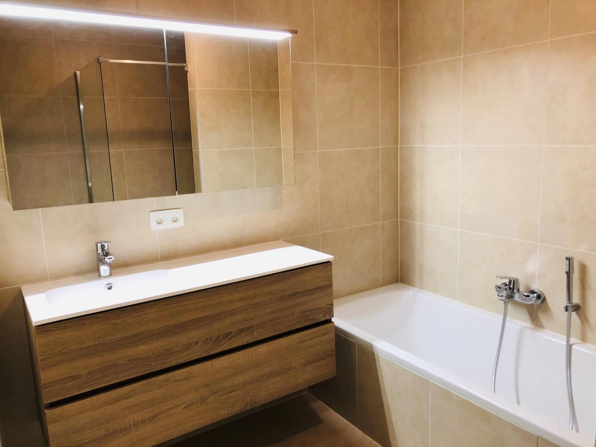 Luxe appartement met terras en lift in Hamme, 2 slaapkamers foto 7