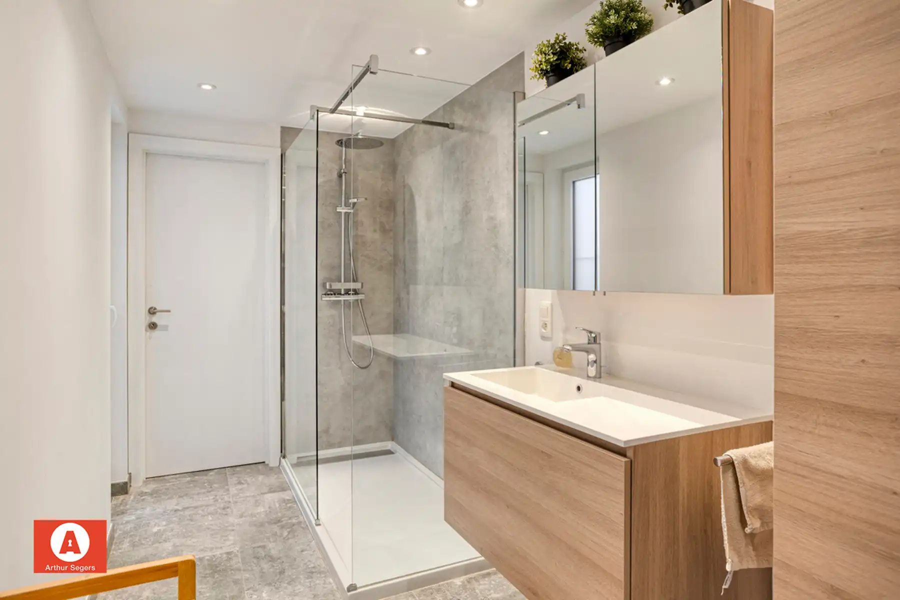 Instapklare woning, óók achteraan bereikbaar! foto 12