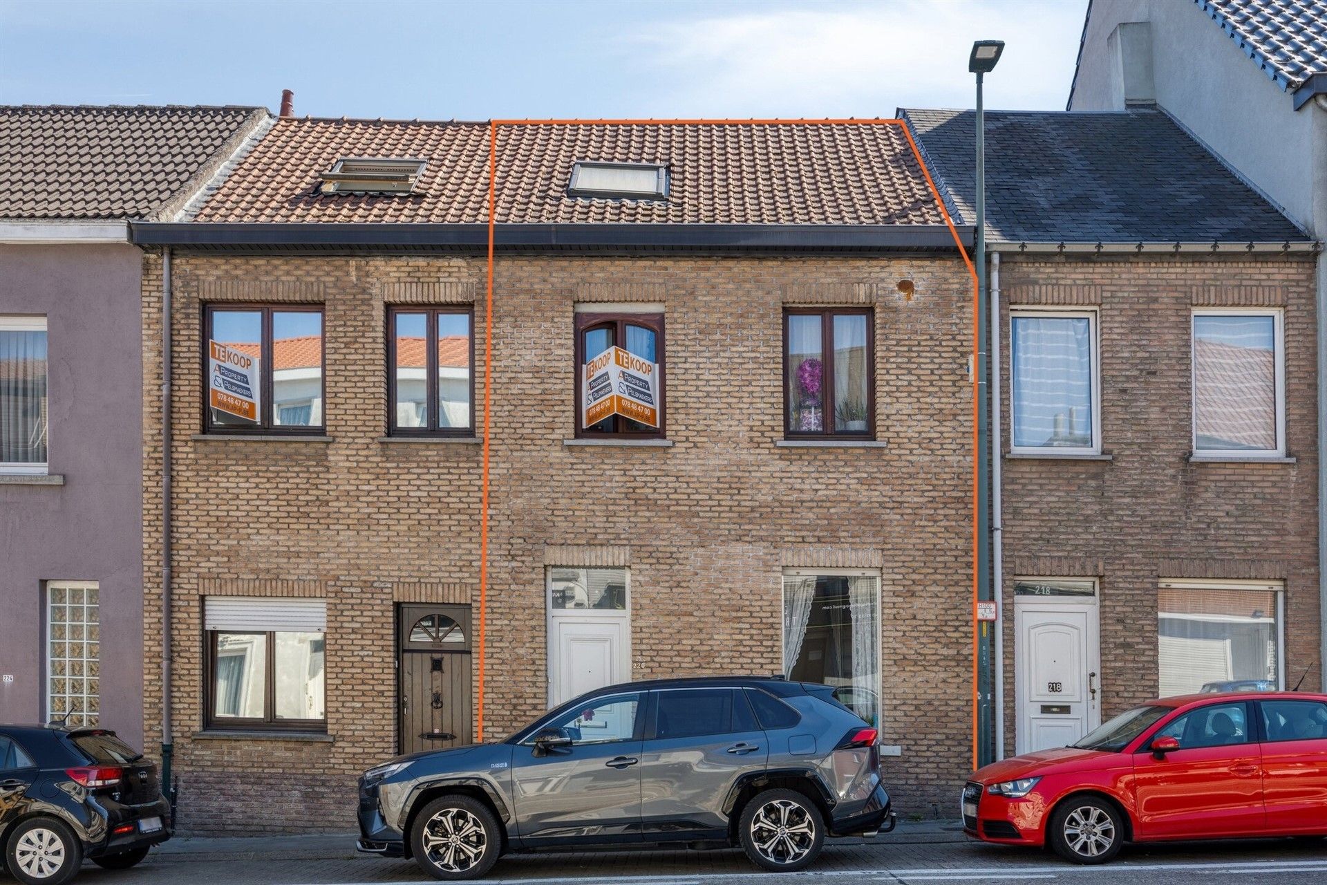 Instapklare rijwoning gelegen in SINT-STEVENS-WOLUWE! foto {{pictureIndex}}