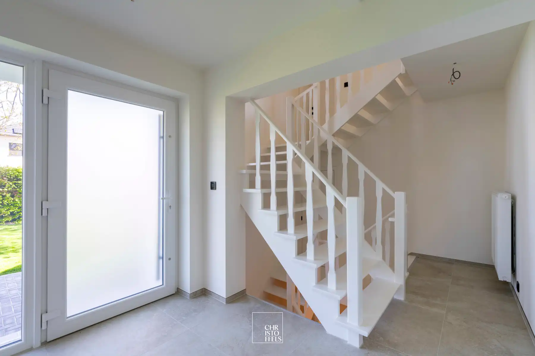 Ruime, volledig gerenoveerde gezinswoning met tuin op een ideale locatie! foto 3