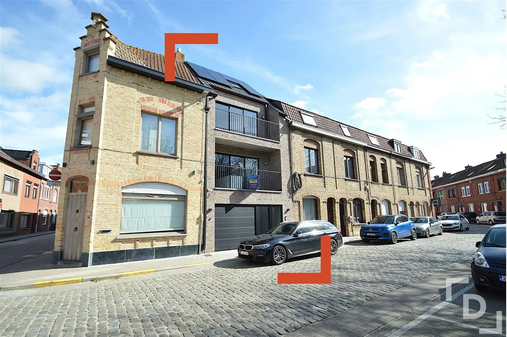 Modern en energiezuinige nieuwbouwwoning te huur in centrum Ieper. foto {{pictureIndex}}