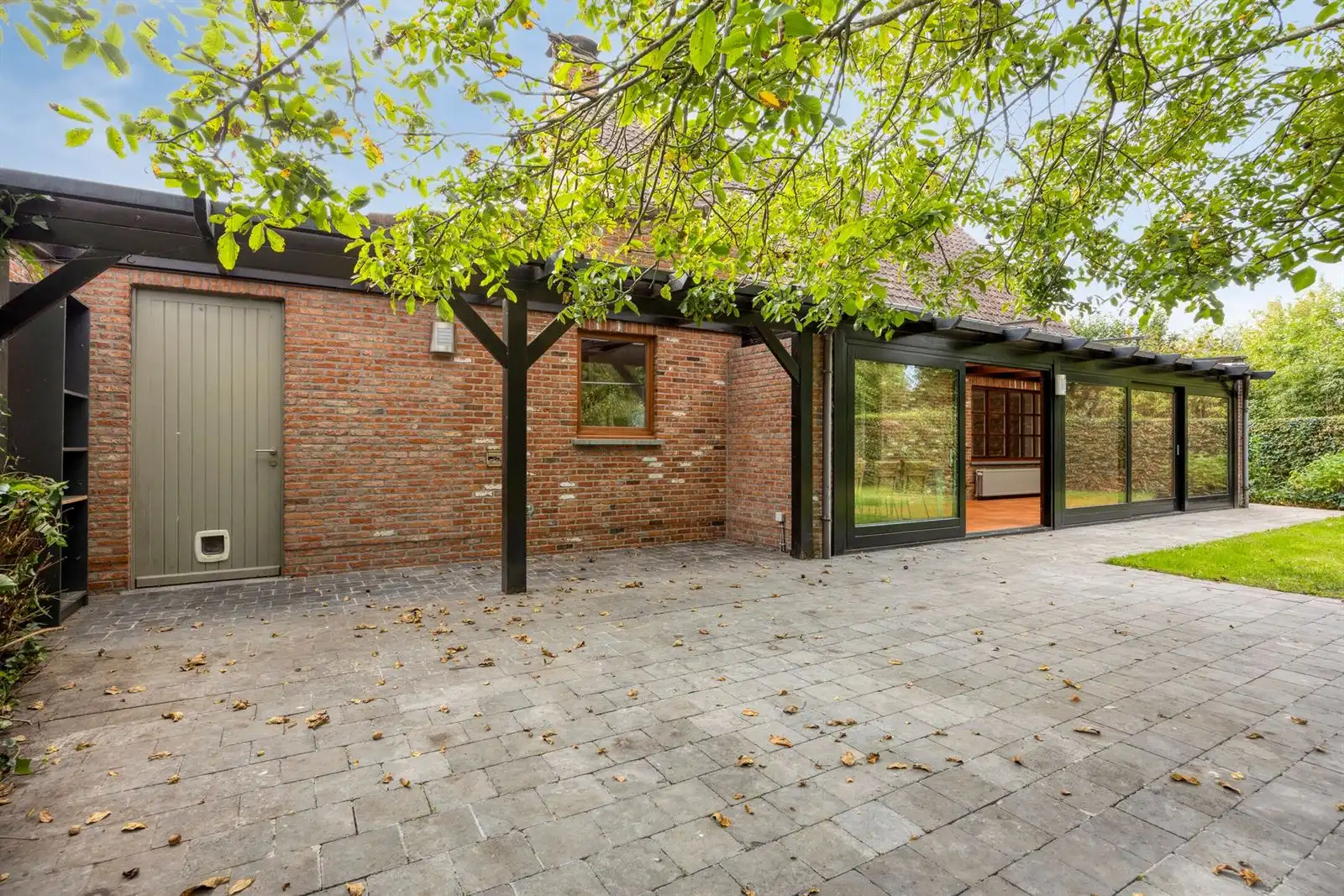 Prachtige open bebouwing met 3 slaapkamers, bureau en ruime tuin op toplocatie te Lint foto 35