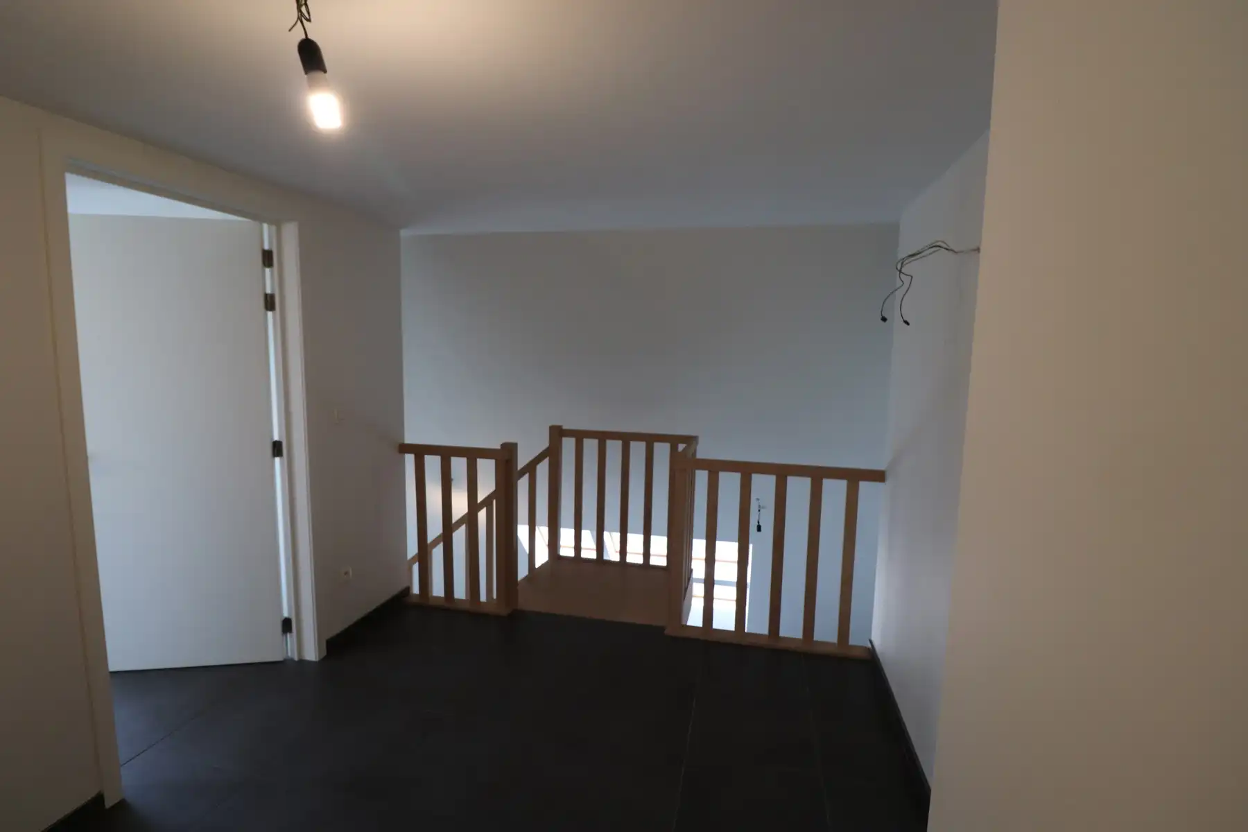 Een recent duplexappartement op de tweede en op de dakverdieping - met terras en garage. foto 8