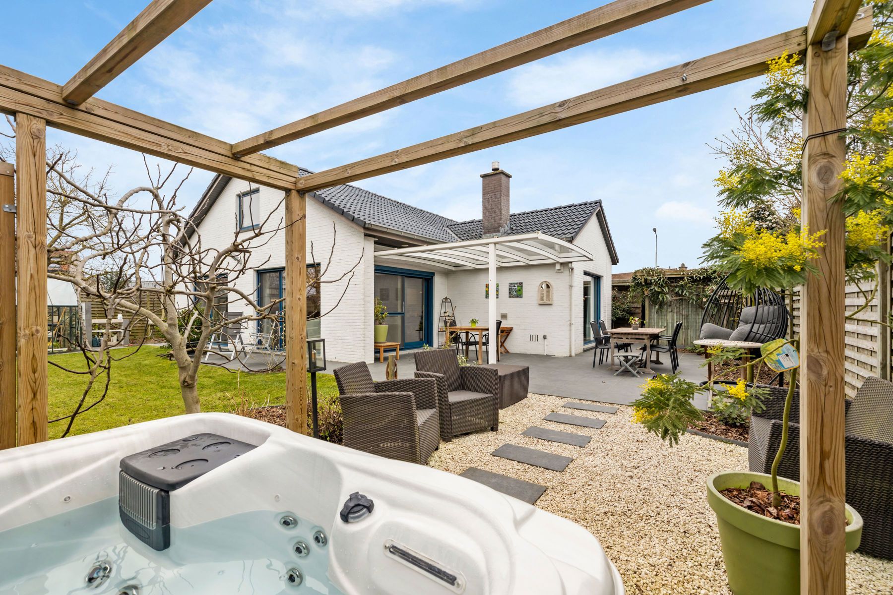 Instapklare bungalow met prachtige tuin, 4 slpks en garage foto 26