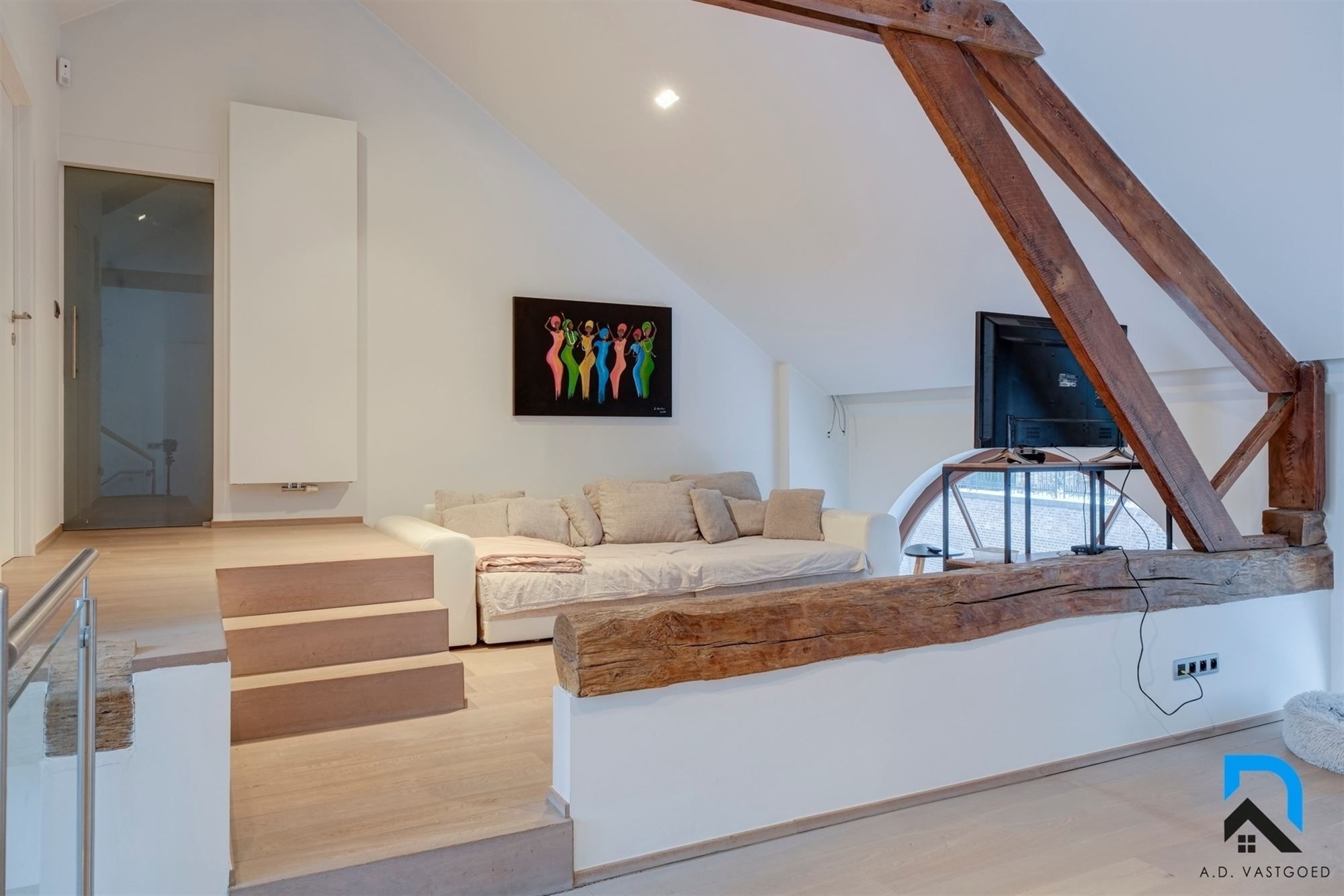 Bijzonder mooi gerenoveerde woning voorzien van 5 slaapkamers foto 13