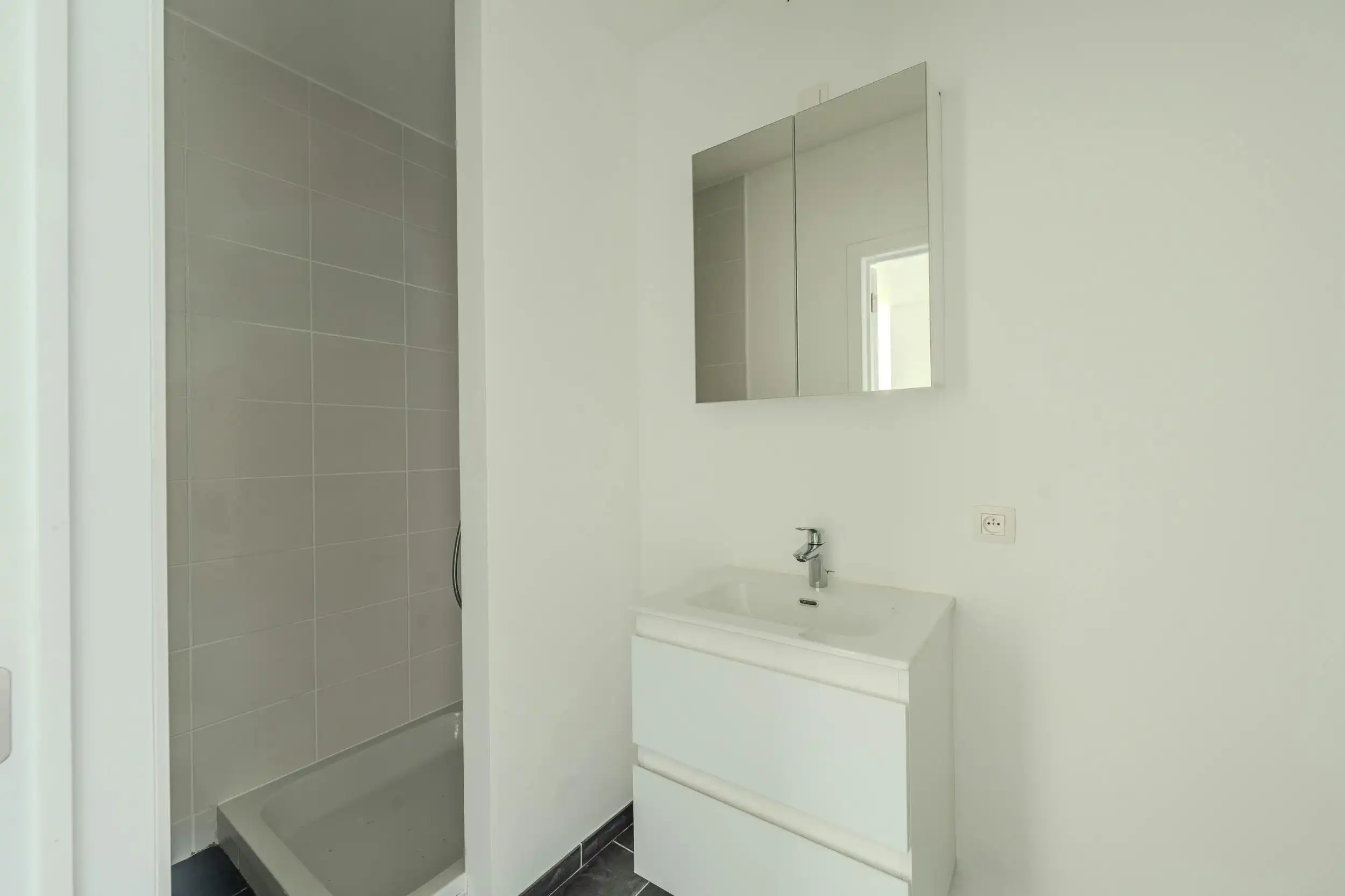 Lichtrijke studio met slaaphoek en met tuintje te Bredene  foto 10