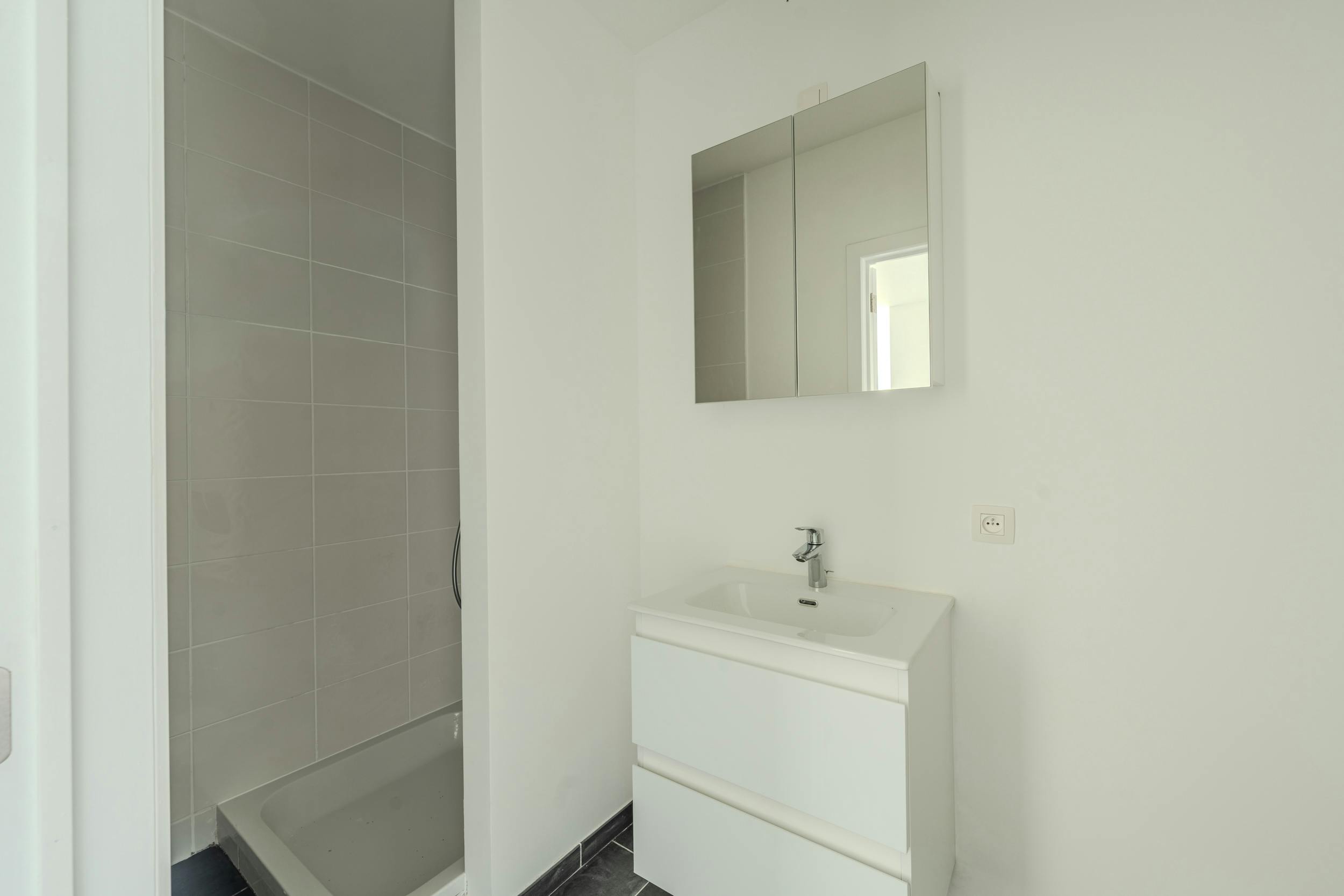 Lichtrijke studio met slaaphoek en met tuintje te Bredene  foto 10