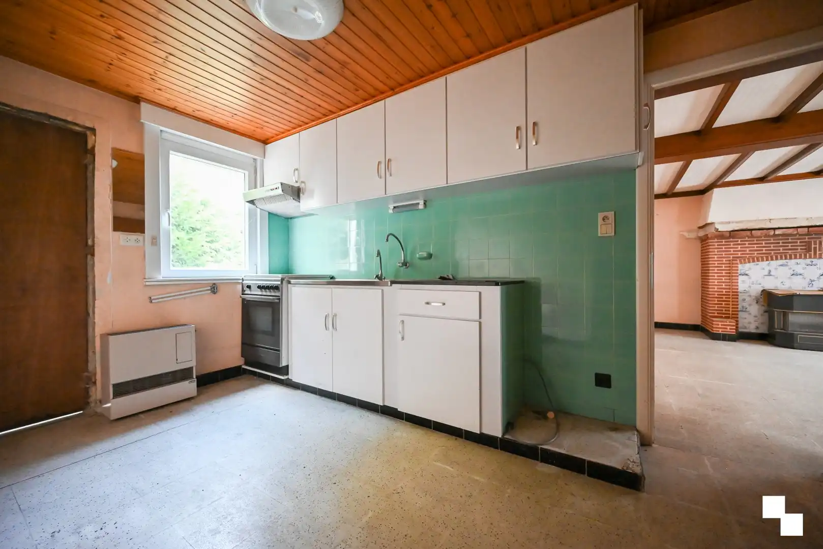 Compleet te renoveren woning / af te breken woning op rand van villawijk te Bosmolens foto 8