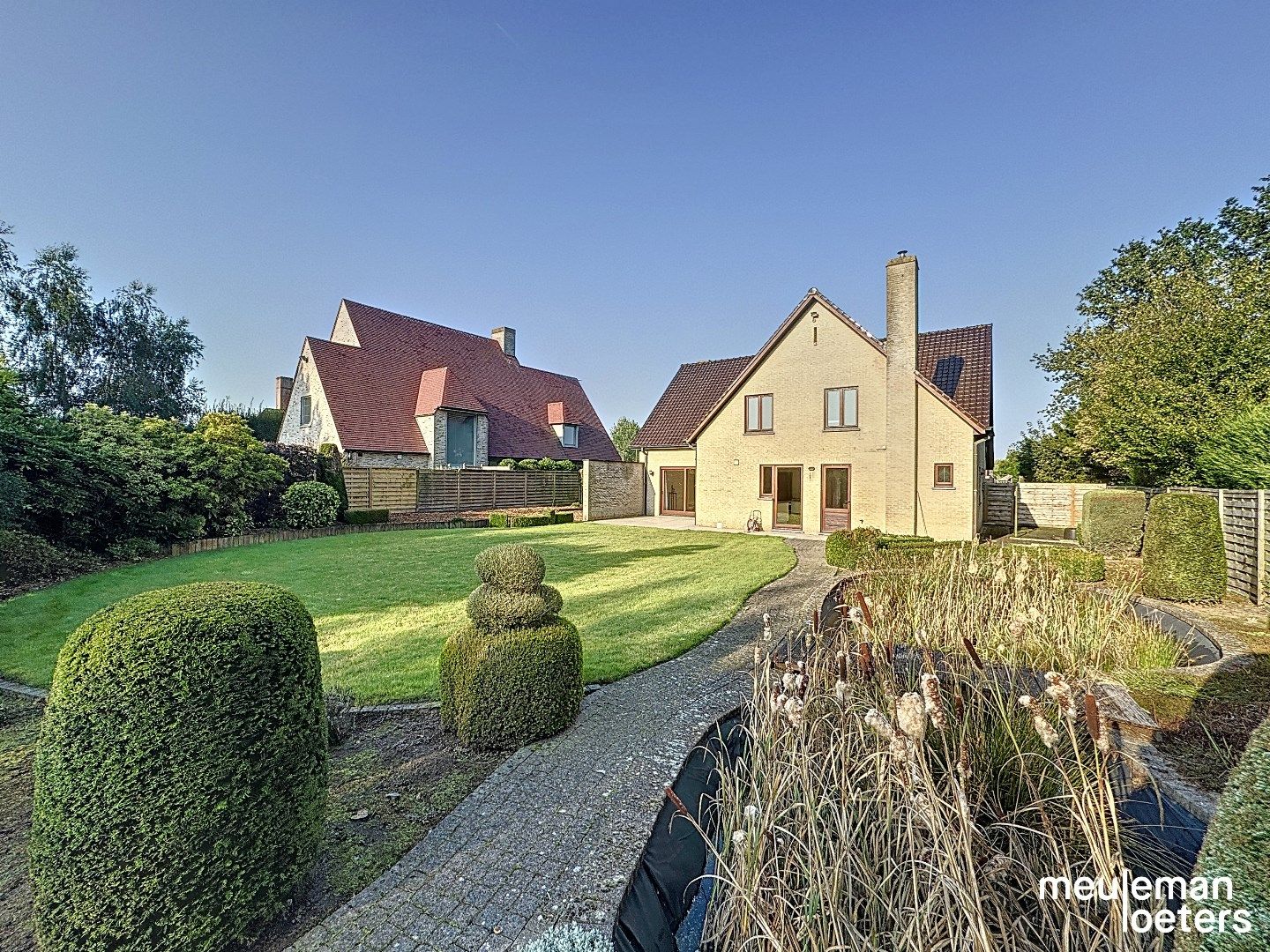 Ruime vrijstaande woning met magnifieke tuin in centrum foto 27