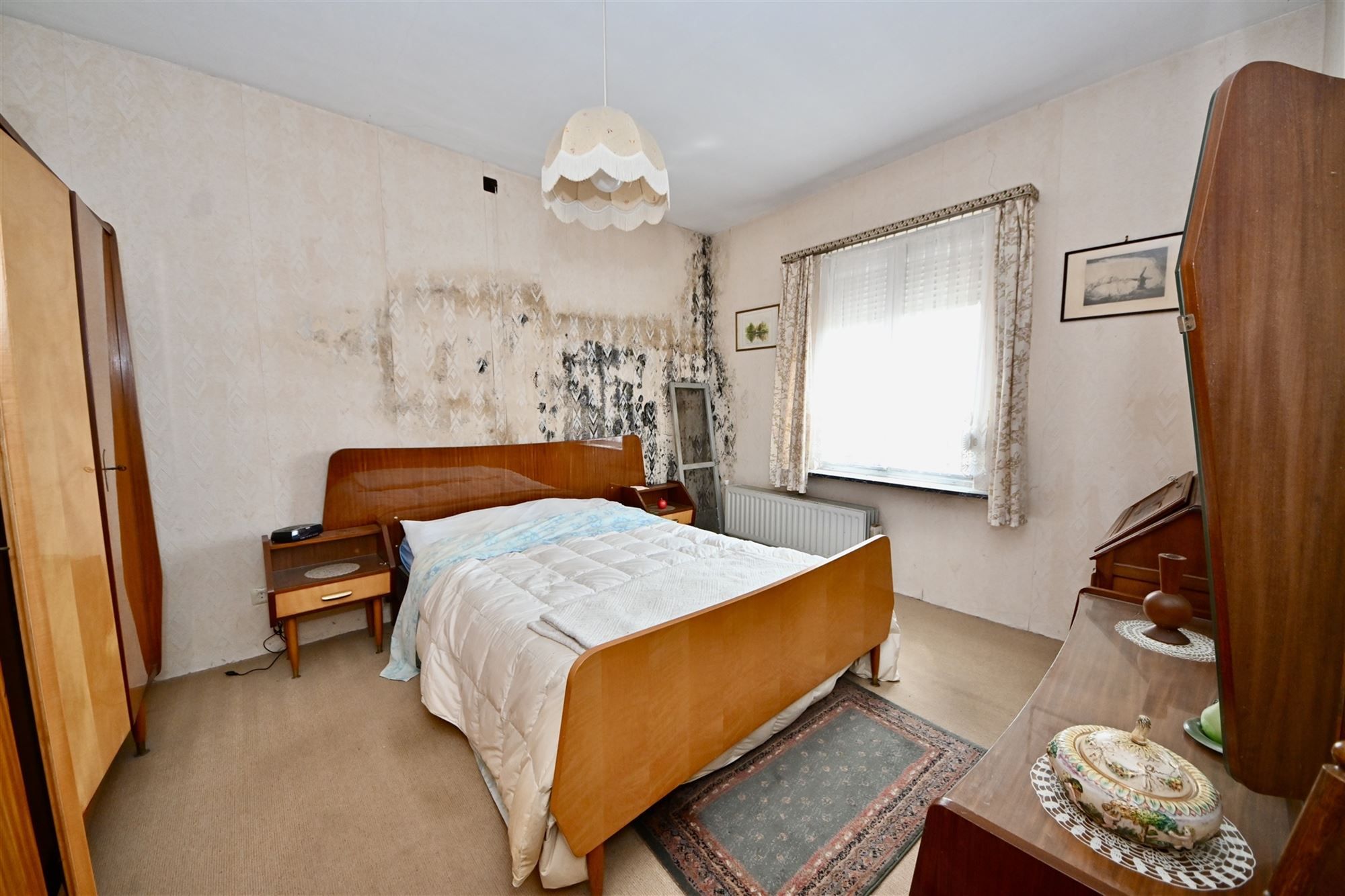 Te renoveren woning met 2 (mogelijk 3) slaapkamers en tuin. foto 12