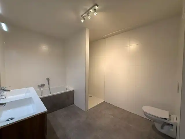 Luxe duplexappartement te huur in het hart van Maaseik, met lift, 2 slaapkamers en 2 terrassen.  foto 25